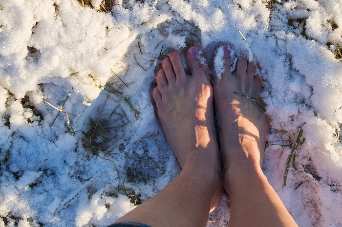 barefoot hiking winter